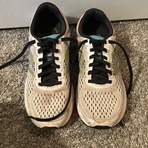 Nike Tennis Shoes